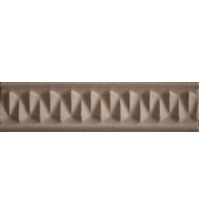 Faïence haute-relief MZ-157-11P Faïence haute-relief MZ-157-11P